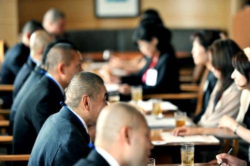 天下奇闻：日本女性抢着要嫁给“和尚”