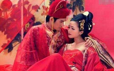 历史上最淫荡的公主，30名壮汉都满足不了她（和亲弟弟/姑父乱伦）