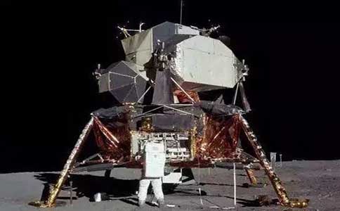 第一个成功登上月球的人是谁