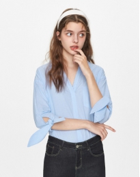 春季新款甜美可爱风衬衣纯色V领中袖宽松显瘦舒适中袖衬衫