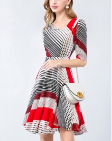 个性不规则斜V领印花收腰显瘦A字雪纺连衣裙